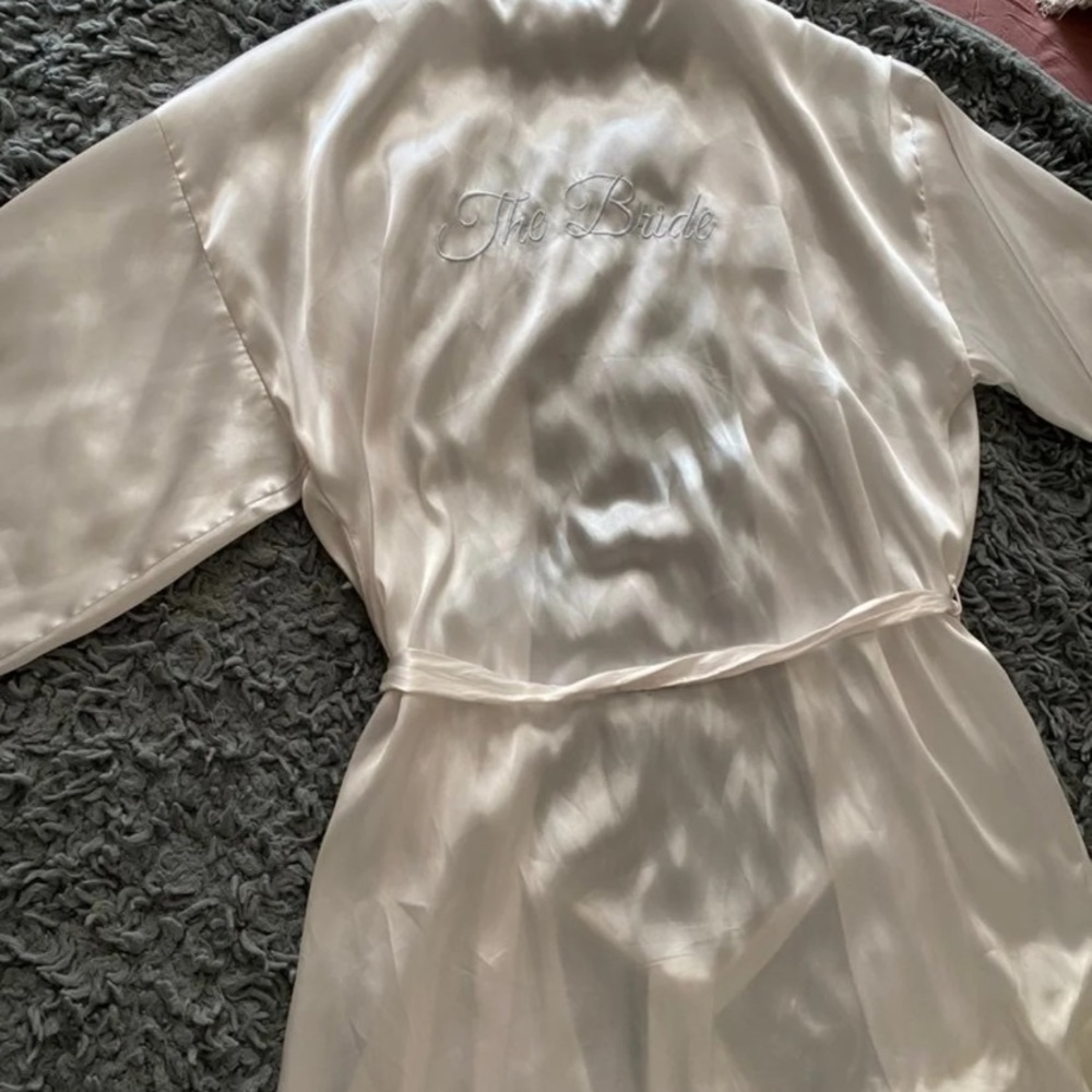 Bride robe - Picture 3 of 3